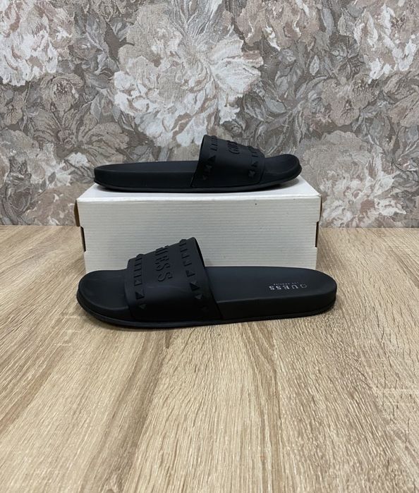 Guess  р.42  сланці шльопки шльопанці сабо