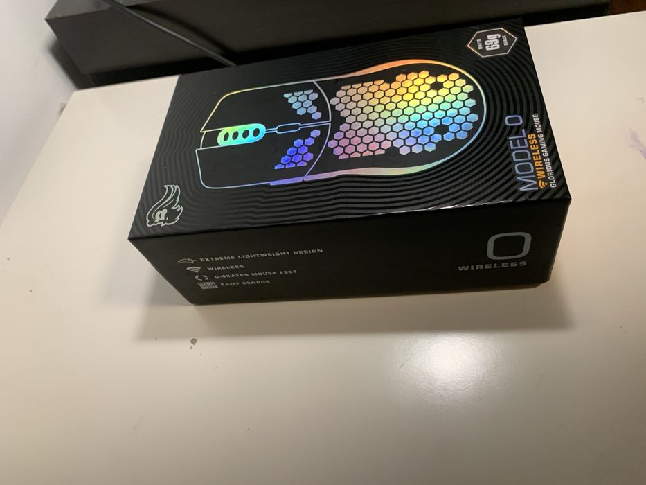 Mouse glorious model O TOTALMENTE NOVO AINDA NA CAIXA