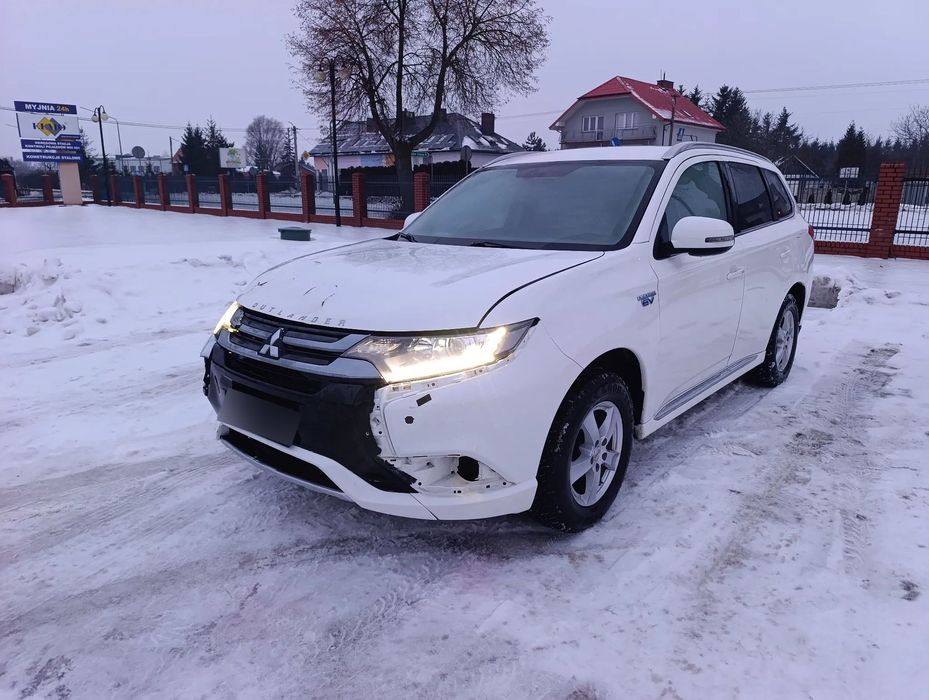 Mitsubishi Outlander Mitsubishi Outlander III PHEV 2,0 benzyna hybryda Plug-in 4x4 Hak
