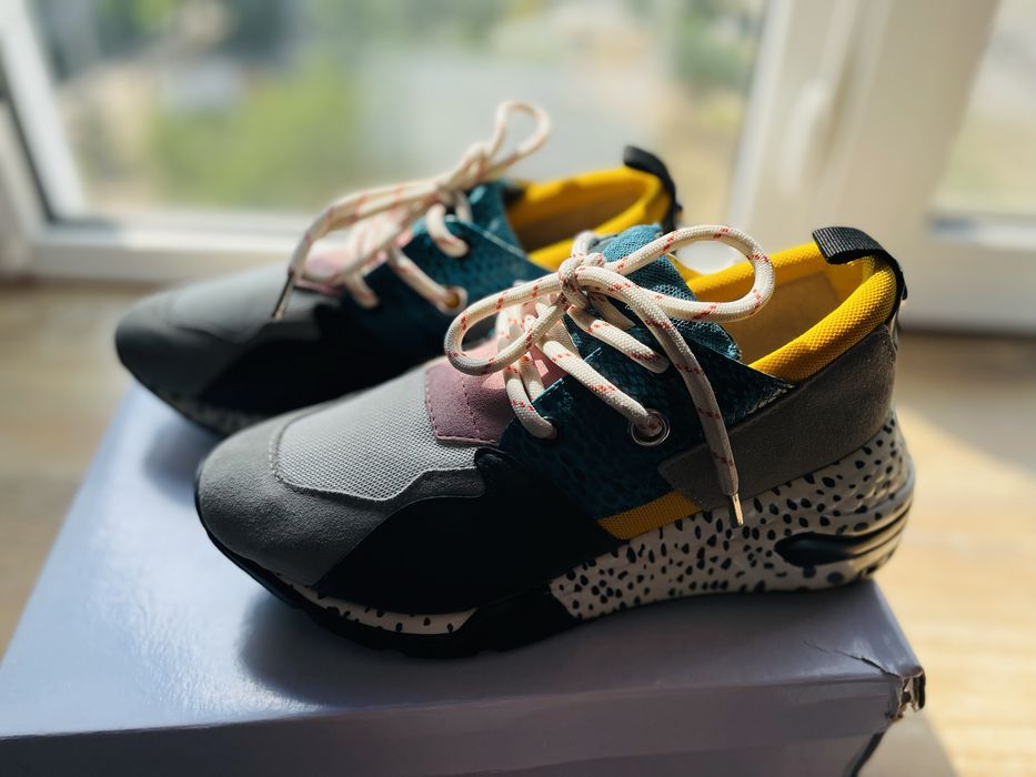 Продам кроссовки  Steve Madden