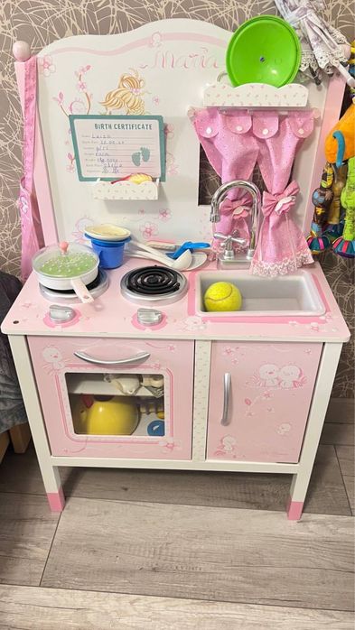 Детская игрушечная кухня