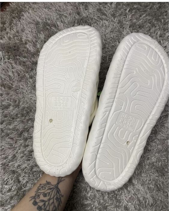 Білі крокси crocs