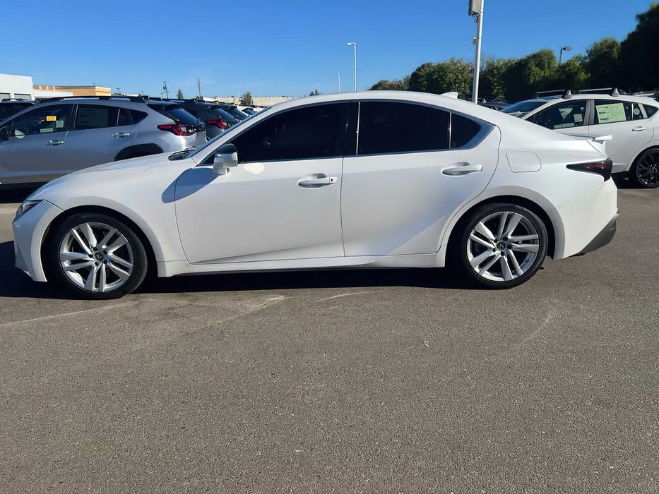 Lexus IS 300      2021