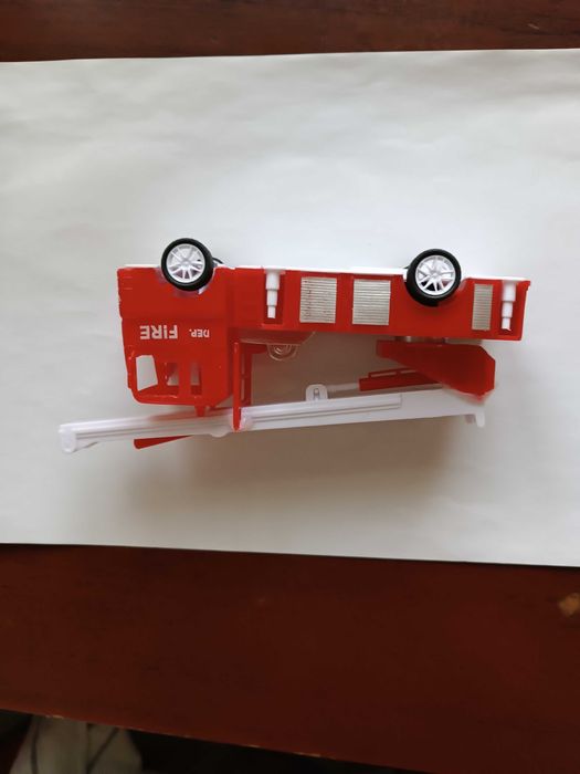 Модель автомобиля игрушка пожарная машина