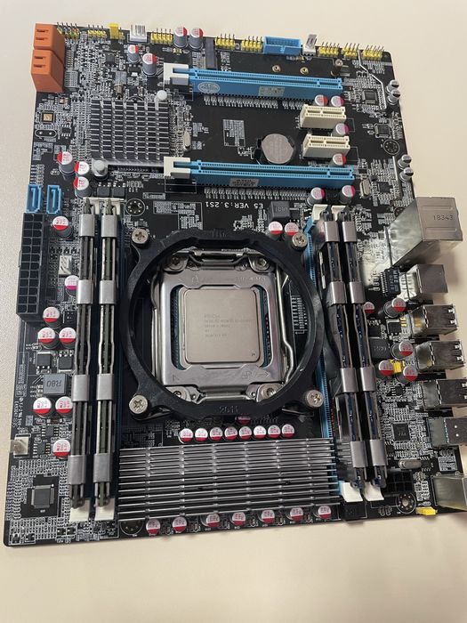 E5-1620 V2 в зборі з ОЗУ та кулером