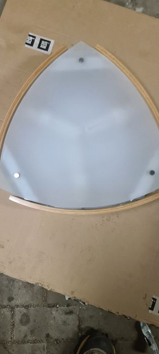 Plafoniera trójkatna