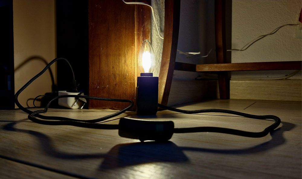 PEÇA ÚNICA: Bloco Luz Preto Madeira Esculpida