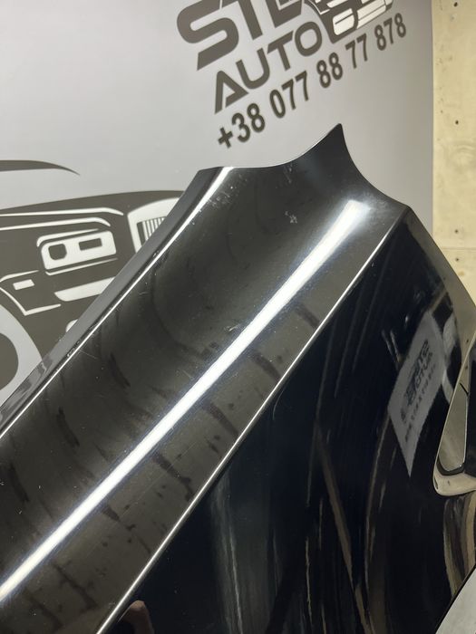 Ліве крило Tesla Model Y
