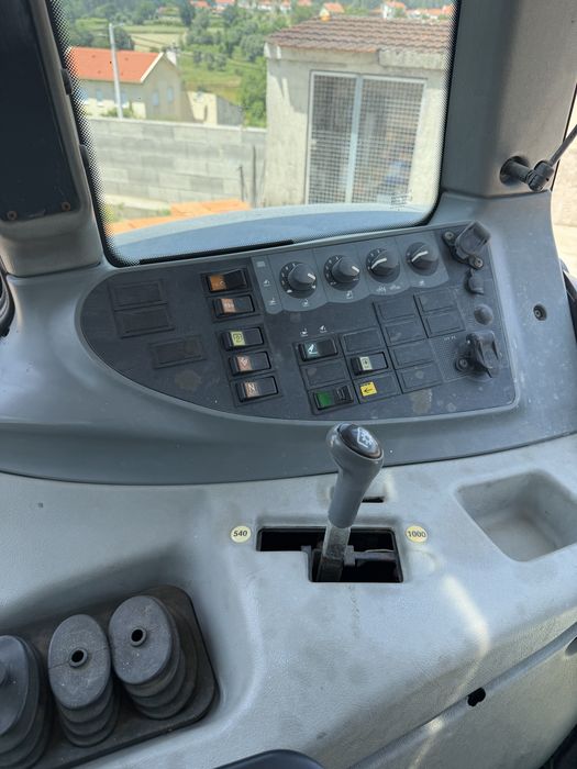 Valtra N92 Tractor with Loader513362685078415367