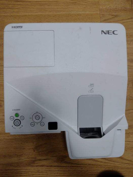 Projektor NEC um280w + drugi
