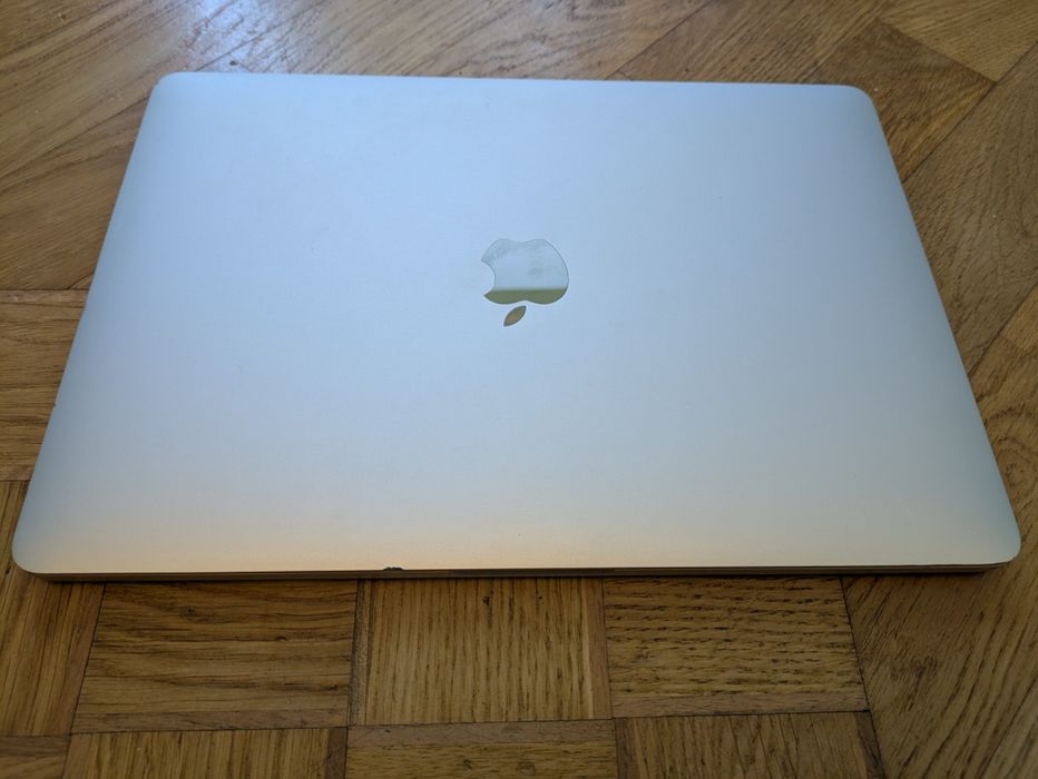 MacBook Pro 2019, 13", i5, 16/256 ГБ, гарний стан.