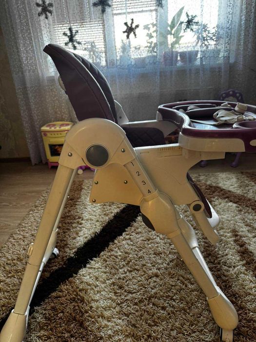 Стілець для годування