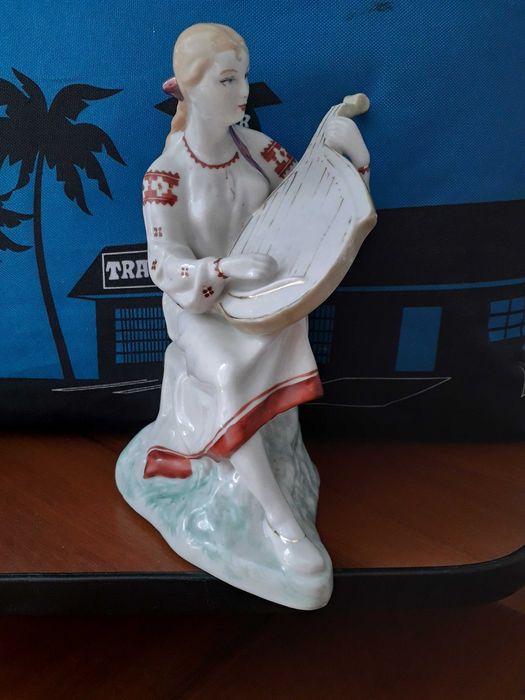 Статуетка «Рибак з неводом» та дівчина "Бандуристка" СРСР Полоне.