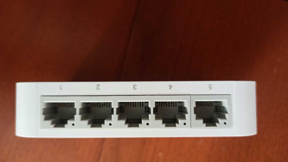 Switch TP-Link TL-SF1005D