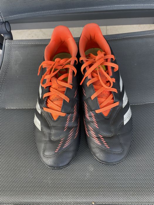 Botas futebol Adidas Predator piso sintetico