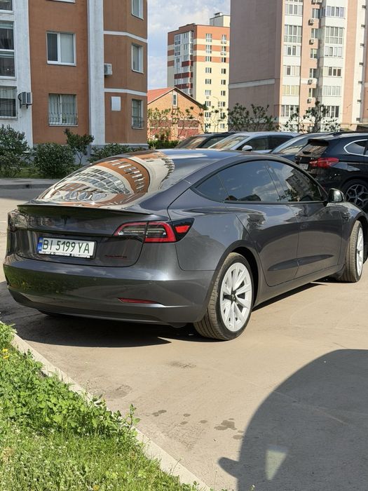 Tesla dual motor 2022 року