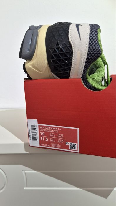 Кросівки Nike Zoom Vomero 5,  HF1553 102, US10 EUR44 28CM