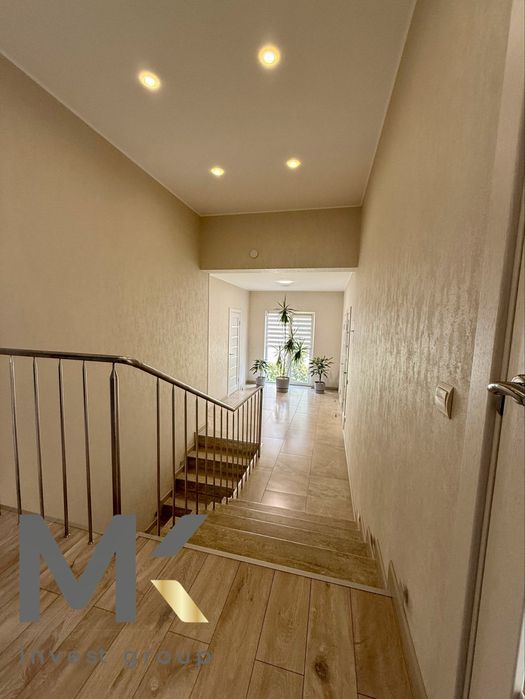 Будинок з ремонтом , басейном та банею. Лісова Буча. Продаж без %