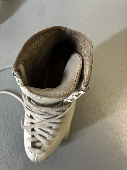 Patins de patinagem artística