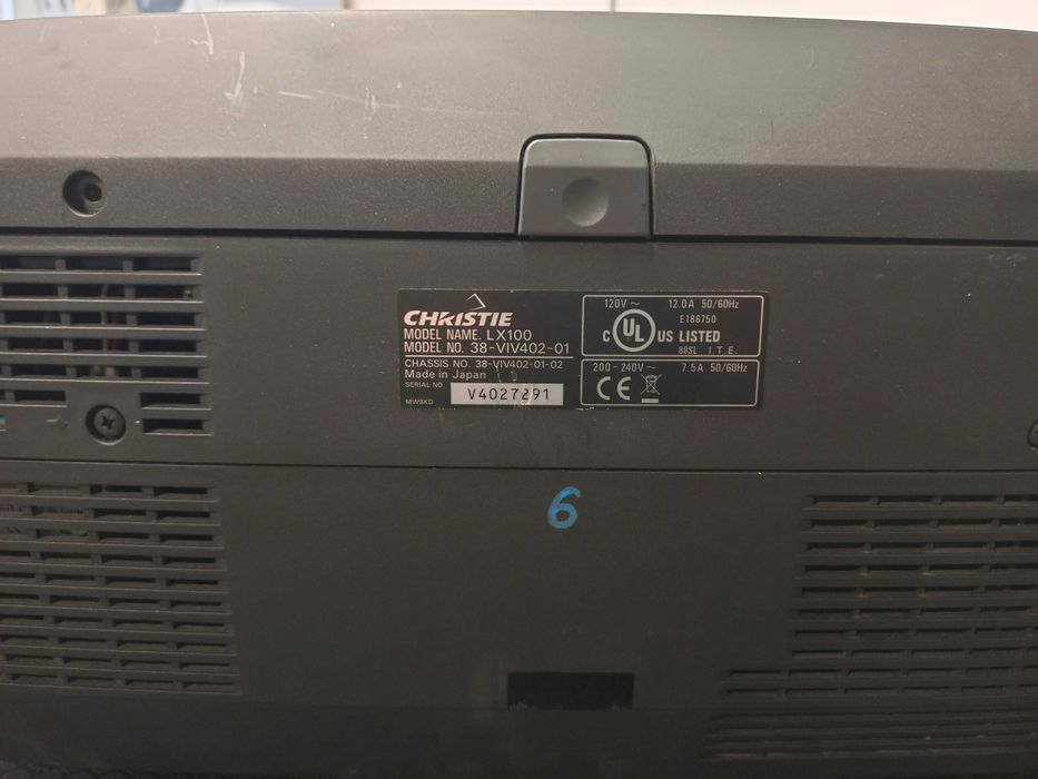Projektor Christie LX100 (Sanyo XF45). Mapping Eventy Kino plenerowe