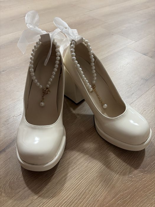 Туфлі в стилі Лоліта