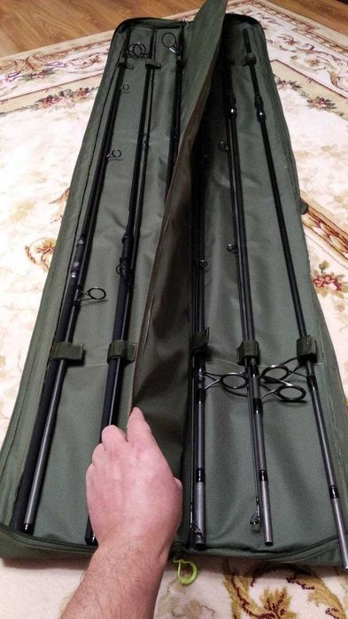 Чехол для карповых удилищ на 4 удилища без катушек.