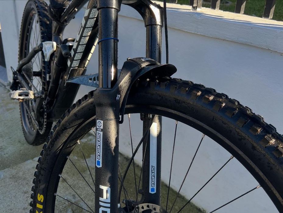 Bicicleta Trek Roda 29 (Suspensão Total)