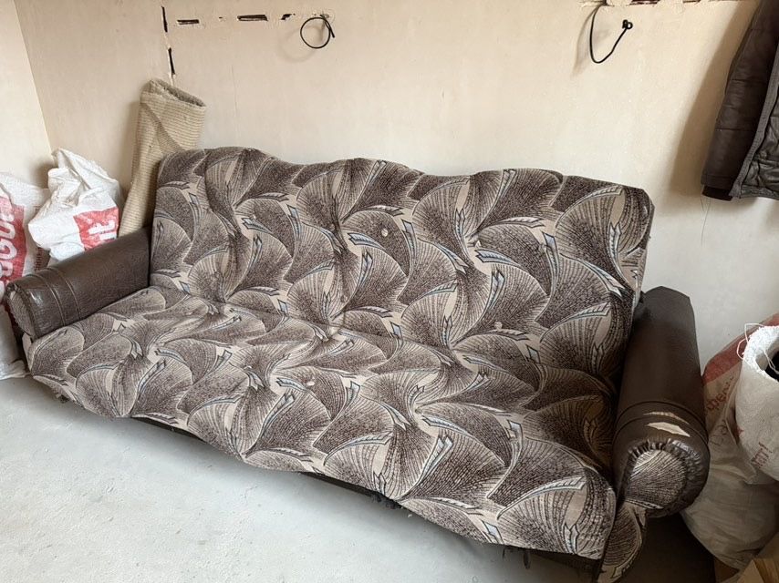 Віддам безкоштовно диван