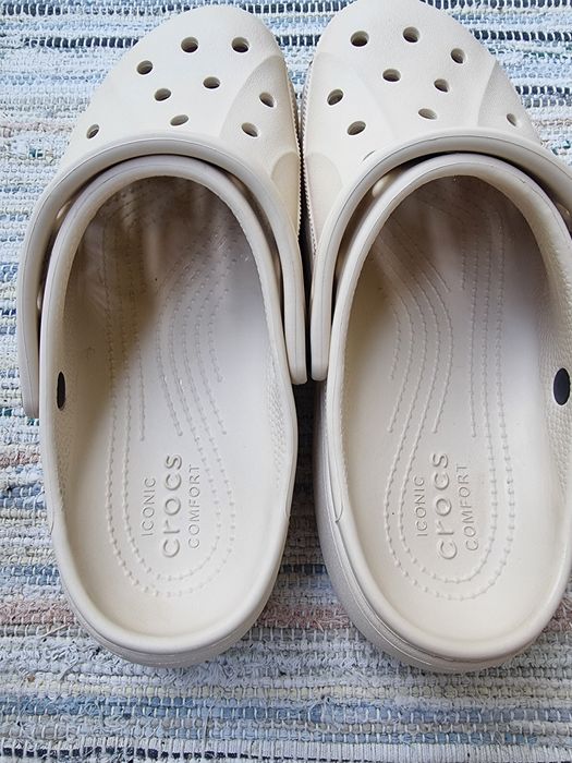 Buty Crocs beżowe w9