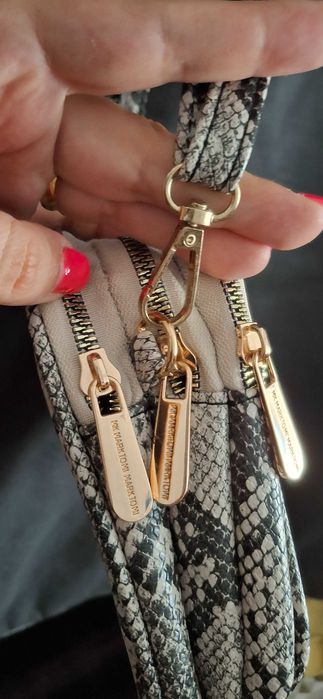 Bolsa com padrão cobra