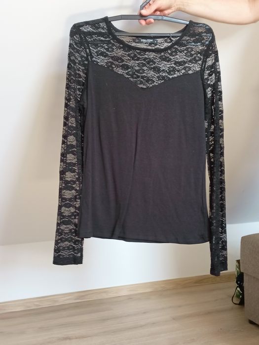 Czarna bluzka damska koronkowa