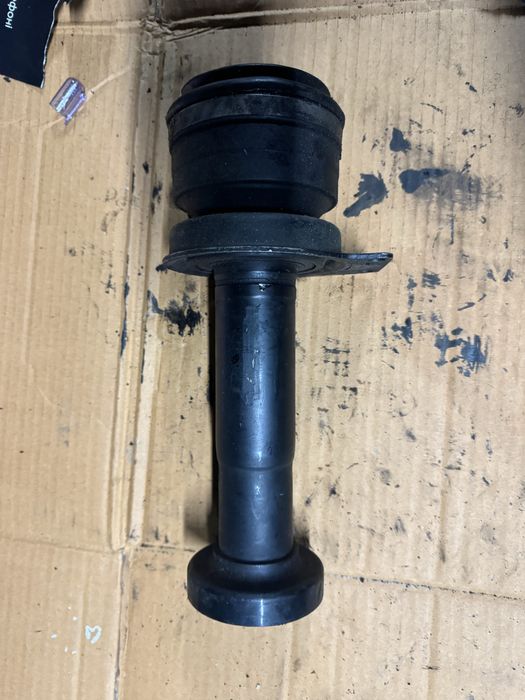 Полуось шрус внутрішній правий  vw t5 2 . 0 tdi 5 передач