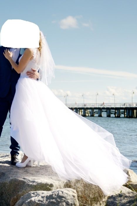 Suknia ślubna asymetryczna r.36