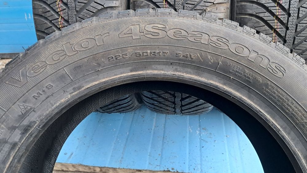 225/50R17 94V Goodyear vector4 seasons