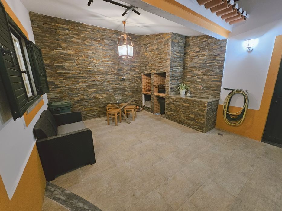 Moradia T4 com Piscina, Garagem e Churrasqueira  - Beja