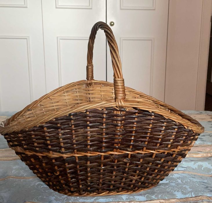 Cesto de vime artesanal, fabricado na Madeira