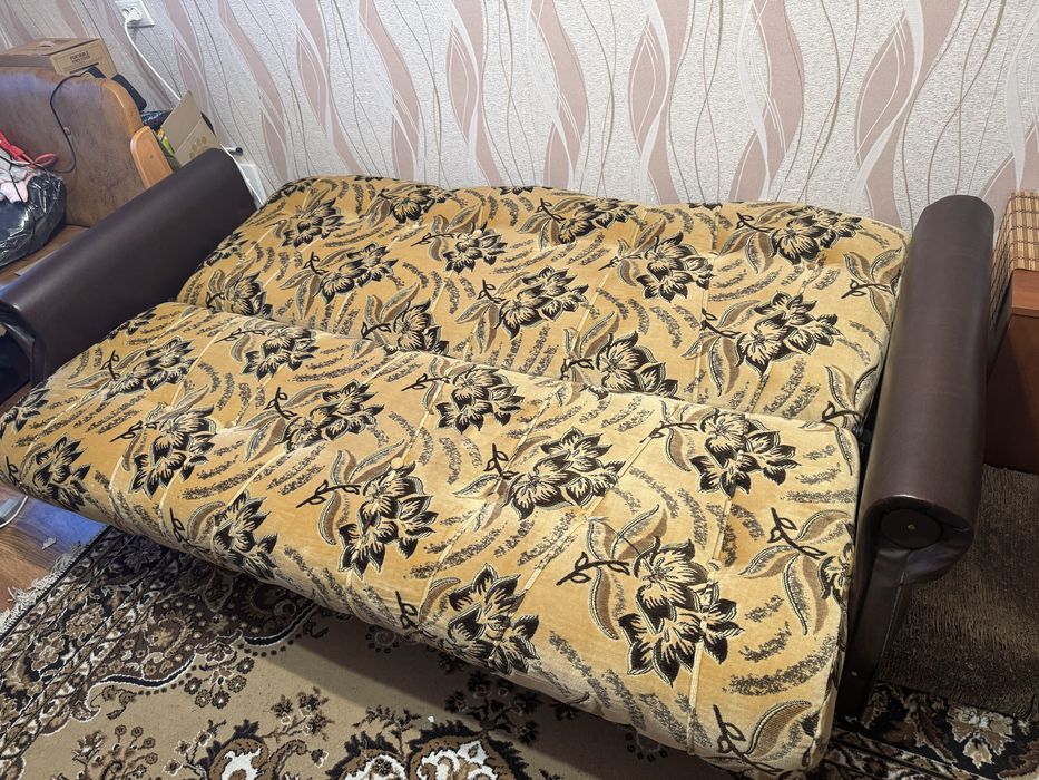 Продам набір диван+2 крісла+2 пуфіка (торг)