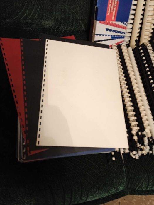 прилад для скріплення документів