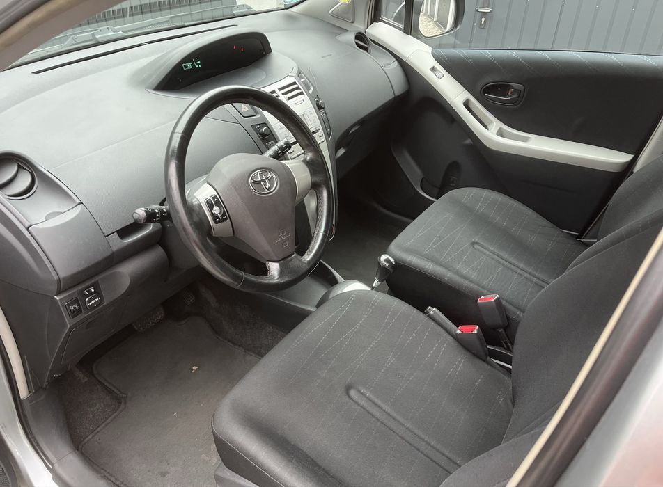 Sprzedam Toyotę Yaris 1.3 automat