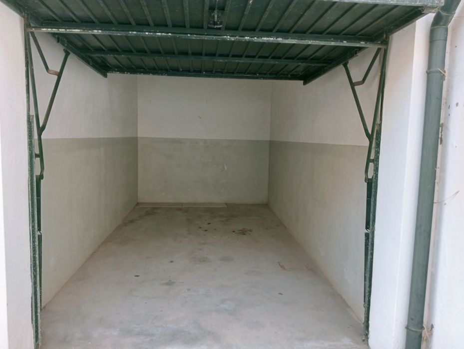 Alugo garagem box