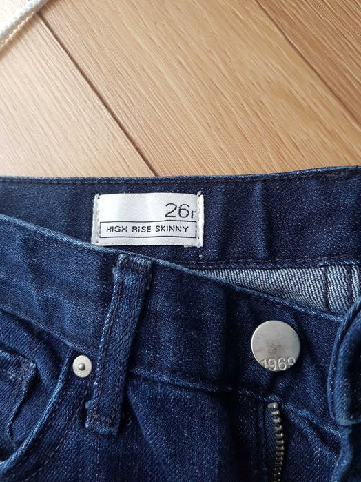Jeansy Gap skinny 26R
