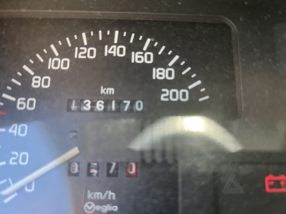 Automovel a gasolina -Renault Clio -