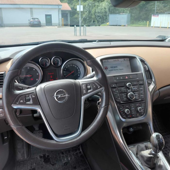 Opel Astra J 1.7 CDTI 110 KM | Kombi | 2011 | Diesel | Manual