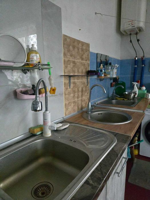 Продаж кімнати в гуртожитку в районі ринку Благодать.