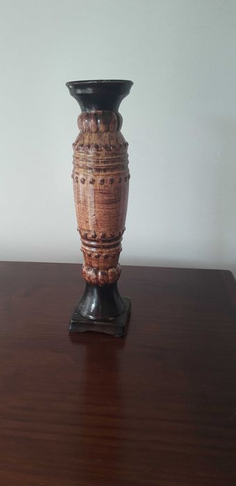 Suporte em madeira artesanal, trabalhada, para velas