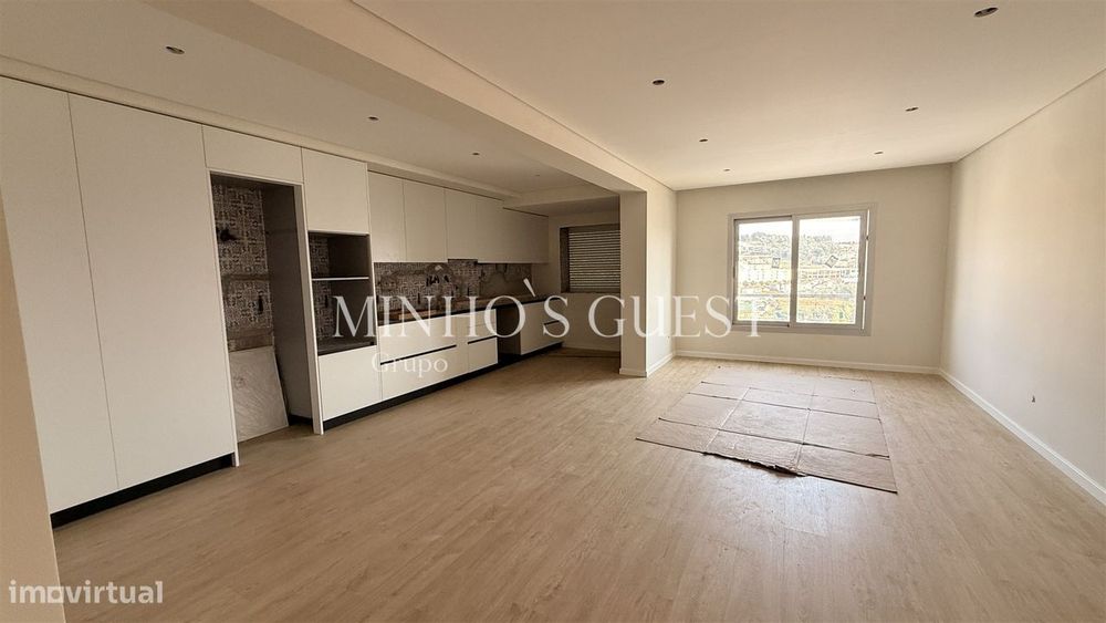 Apartamento T3 Totalmente Remodelado c/ varanda - Maximinos, Braga