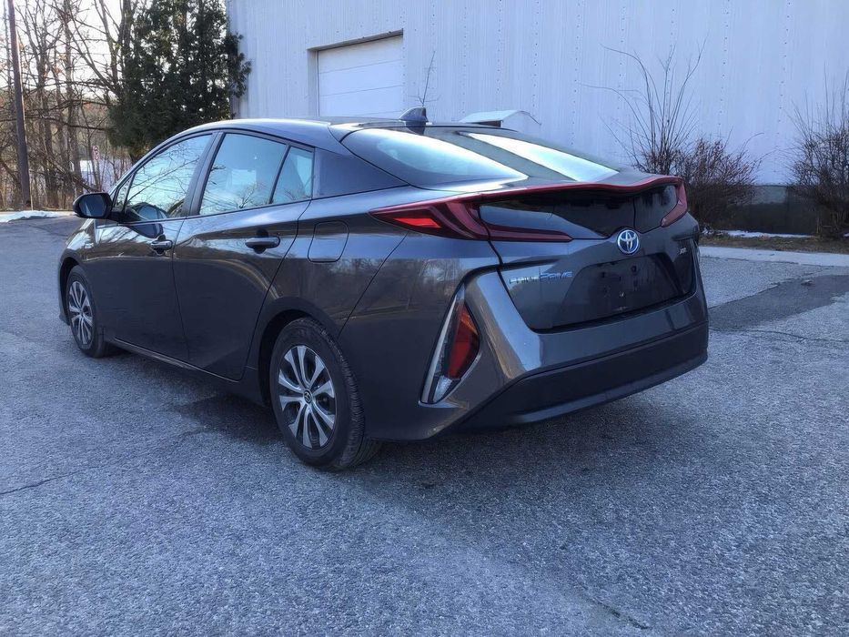 Toyota Prius Prime      2021