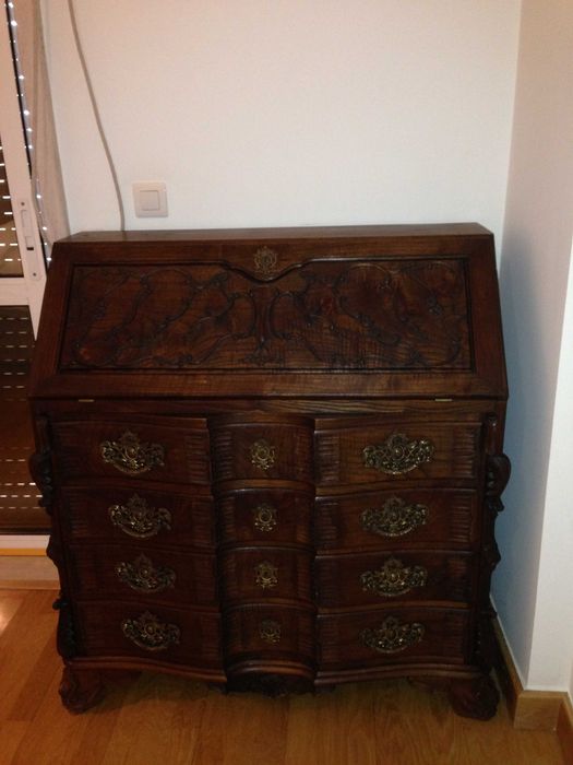 Escrivaninha estilo D.José em madeira de Castanho