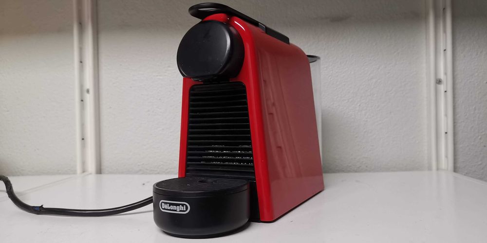 Maquina de Café Nespresso Delonghi Vermelha