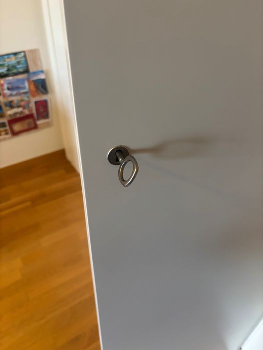 Portas de roupeiro em MDF pintado em branco